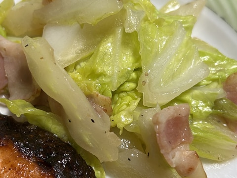 白菜とベーコンの塩麹ニンニク炒め